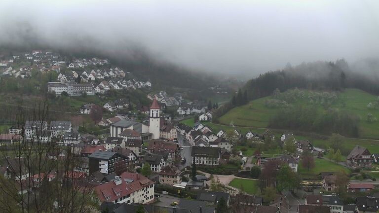 Dieses Bild zeigt eine Webcam-Aufnahme von Ottenhöfen, aufgenommen am Montag, den 13.04.2026 um 19:00 Uhr