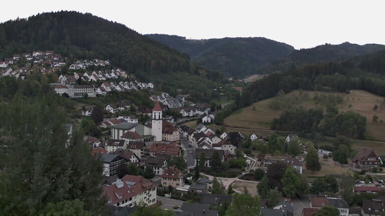 Dieses Bild zeigt eine Webcam-Aufnahme von Ottenhöfen, aufgenommen am Samstag, den 15.08.2026 um 13:50 Uhr