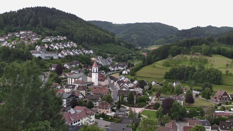 Dieses Bild zeigt eine Webcam-Aufnahme von Ottenhöfen, aufgenommen am Samstag, den 30.05.2026 um 07:10 Uhr