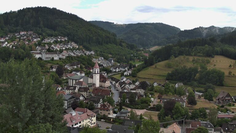Dieses Bild zeigt eine Webcam-Aufnahme von Ottenhöfen, aufgenommen am Freitag, den 17.07.2026 um 15:50 Uhr