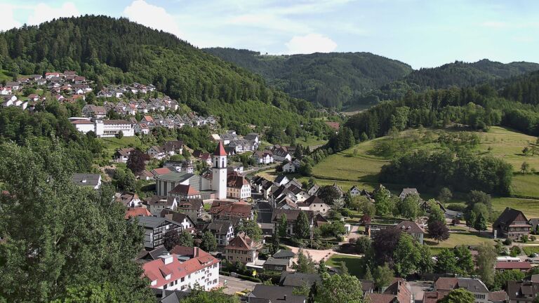 Dieses Bild zeigt eine Webcam-Aufnahme von Ottenhöfen, aufgenommen am Samstag, den 30.05.2026 um 17:30 Uhr