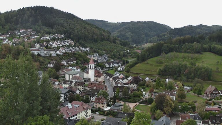 Dieses Bild zeigt eine Webcam-Aufnahme von Ottenhöfen, aufgenommen am Sonntag, den 11.10.2026 um 09:30 Uhr