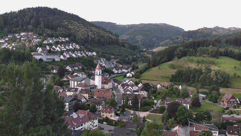 Dieses Bild zeigt eine Webcam-Aufnahme von Ottenhöfen, aufgenommen am Freitag, den 26.06.2026 um 06:10 Uhr