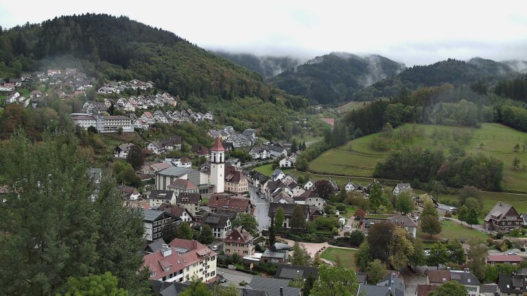 Dieses Bild zeigt eine Webcam-Aufnahme von Ottenhöfen, aufgenommen am Donnerstag, den 08.10.2026 um 16:20 Uhr