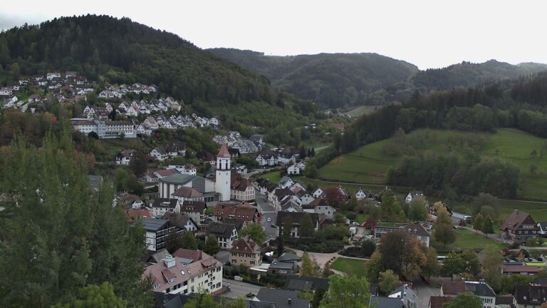 Dieses Bild zeigt eine Webcam-Aufnahme von Ottenhöfen, aufgenommen am Donnerstag, den 22.10.2026 um 13:40 Uhr