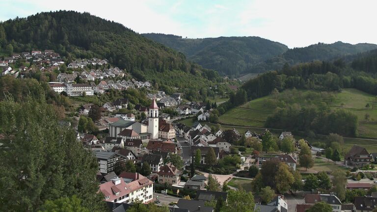 Dieses Bild zeigt eine Webcam-Aufnahme von Ottenhöfen, aufgenommen am Montag, den 28.09.2026 um 16:10 Uhr