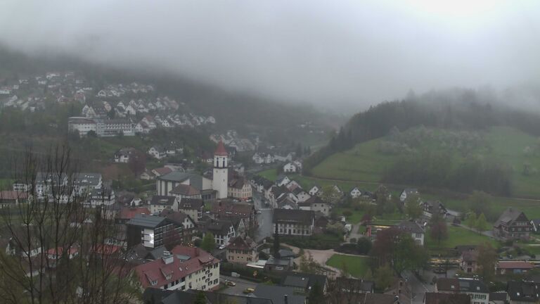 Dieses Bild zeigt eine Webcam-Aufnahme von Ottenhöfen, aufgenommen am Montag, den 13.04.2026 um 19:40 Uhr