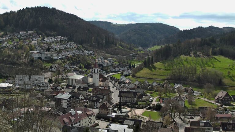 Dieses Bild zeigt eine Webcam-Aufnahme von Ottenhöfen, aufgenommen am Sonntag, den 05.04.2026 um 12:20 Uhr