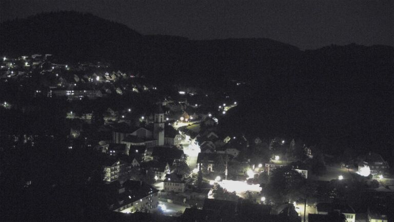 Dieses Bild zeigt eine Webcam-Aufnahme von Ottenhöfen, aufgenommen am Sonntag, den 21.06.2026 um 23:30 Uhr