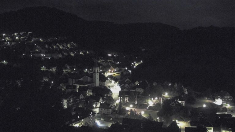 Dieses Bild zeigt eine Webcam-Aufnahme von Ottenhöfen, aufgenommen am Sonntag, den 07.06.2026 um 04:00 Uhr