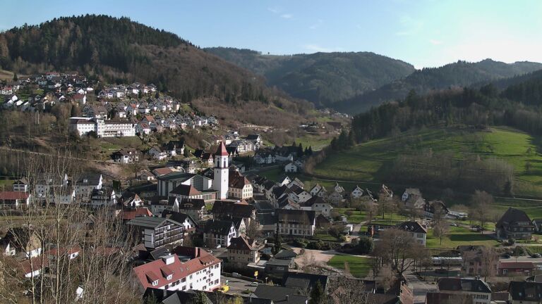 Dieses Bild zeigt eine Webcam-Aufnahme von Ottenhöfen, aufgenommen am Donnerstag, den 19.03.2026 um 16:30 Uhr