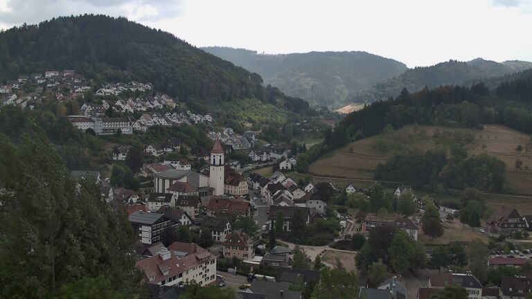 Dieses Bild zeigt eine Webcam-Aufnahme von Ottenhöfen, aufgenommen am Montag, den 17.08.2026 um 14:30 Uhr