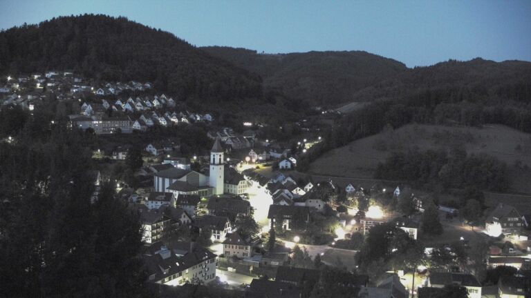 Dieses Bild zeigt eine Webcam-Aufnahme von Ottenhöfen, aufgenommen am Samstag, den 25.07.2026 um 05:00 Uhr