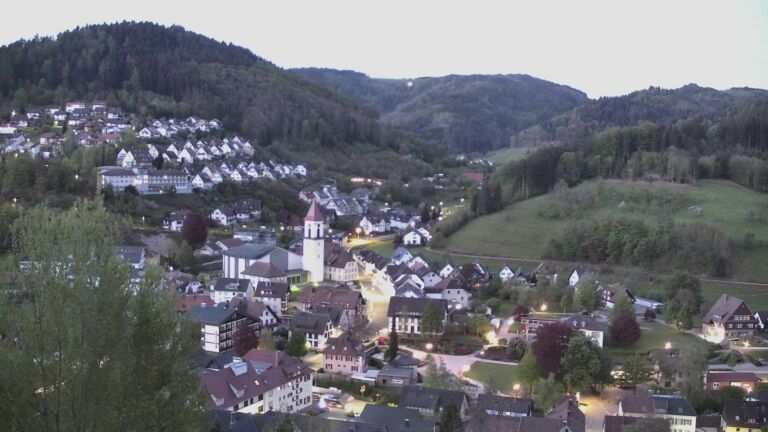 Dieses Bild zeigt eine Webcam-Aufnahme von Ottenhöfen, aufgenommen am Montag, den 27.04.2026 um 05:40 Uhr