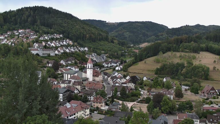 Dieses Bild zeigt eine Webcam-Aufnahme von Ottenhöfen, aufgenommen am Samstag, den 15.08.2026 um 08:30 Uhr