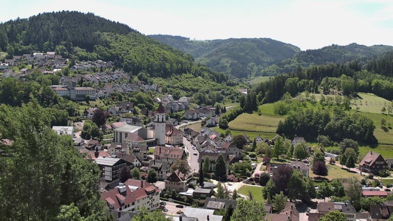 Dieses Bild zeigt eine Webcam-Aufnahme von Ottenhöfen, aufgenommen am Freitag, den 22.05.2026 um 12:30 Uhr
