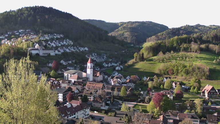 Dieses Bild zeigt eine Webcam-Aufnahme von Ottenhöfen, aufgenommen am Freitag, den 24.04.2026 um 07:40 Uhr
