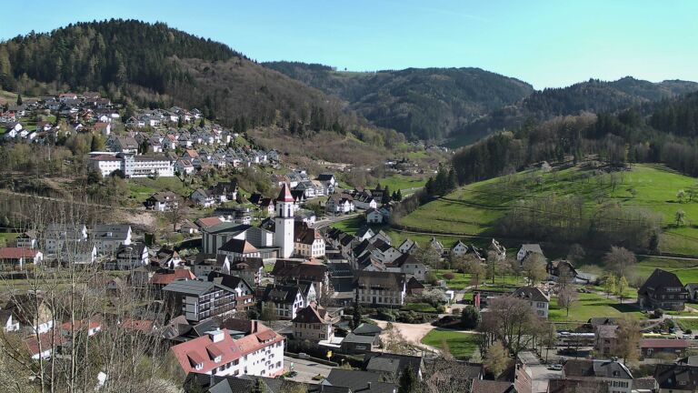 Dieses Bild zeigt eine Webcam-Aufnahme von Ottenhöfen, aufgenommen am Dienstag, den 07.04.2026 um 16:40 Uhr