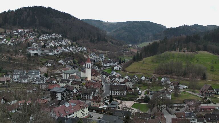 Dieses Bild zeigt eine Webcam-Aufnahme von Ottenhöfen, aufgenommen am Dienstag, den 10.03.2026 um 18:00 Uhr