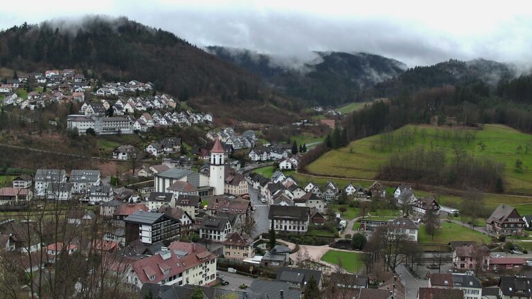 Dieses Bild zeigt eine Webcam-Aufnahme von Ottenhöfen, aufgenommen am Samstag, den 14.03.2026 um 13:30 Uhr