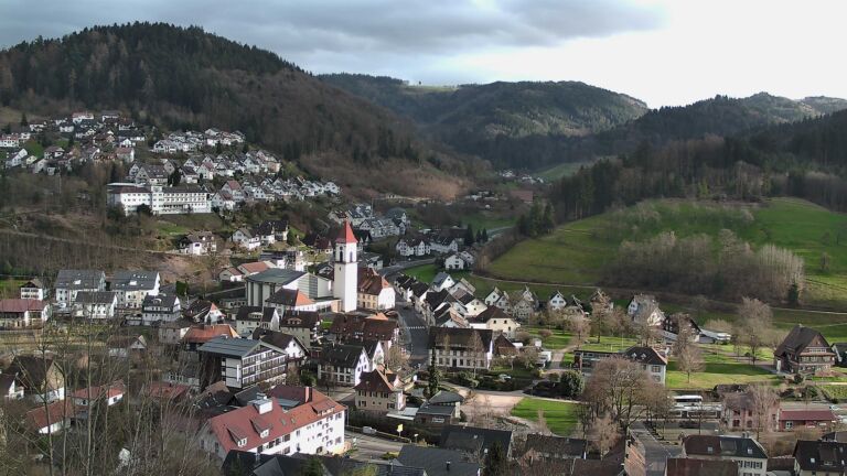 Dieses Bild zeigt eine Webcam-Aufnahme von Ottenhöfen, aufgenommen am Montag, den 16.03.2026 um 17:20 Uhr