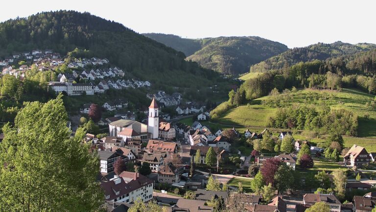 Dieses Bild zeigt eine Webcam-Aufnahme von Ottenhöfen, aufgenommen am Freitag, den 01.05.2026 um 07:40 Uhr