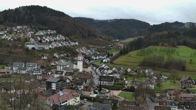 Dieses Bild zeigt eine Webcam-Aufnahme von Ottenhöfen, aufgenommen am Samstag, den 04.04.2026 um 11:10 Uhr