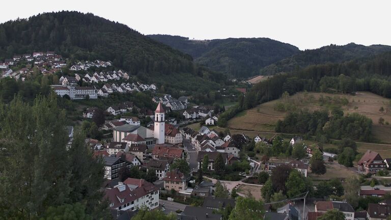 Dieses Bild zeigt eine Webcam-Aufnahme von Ottenhöfen, aufgenommen am Sonntag, den 09.08.2026 um 08:10 Uhr