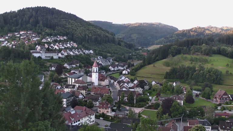 Dieses Bild zeigt eine Webcam-Aufnahme von Ottenhöfen, aufgenommen am Montag, den 15.06.2026 um 06:10 Uhr
