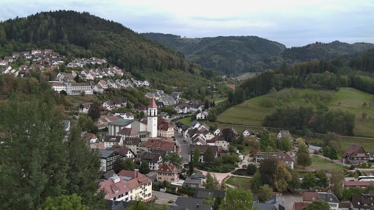 Dieses Bild zeigt eine Webcam-Aufnahme von Ottenhöfen, aufgenommen am Mittwoch, den 07.10.2026 um 18:00 Uhr