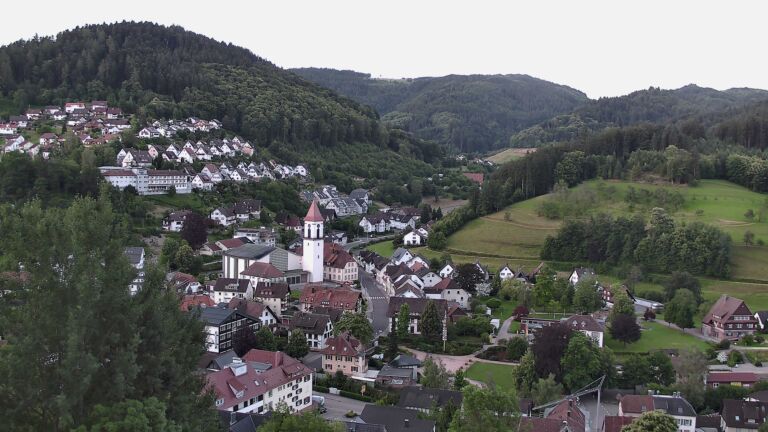 Dieses Bild zeigt eine Webcam-Aufnahme von Ottenhöfen, aufgenommen am Sonntag, den 14.06.2026 um 05:30 Uhr
