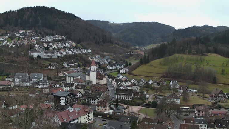 Dieses Bild zeigt eine Webcam-Aufnahme von Ottenhöfen, aufgenommen am Dienstag, den 27.01.2026 um 15:30 Uhr