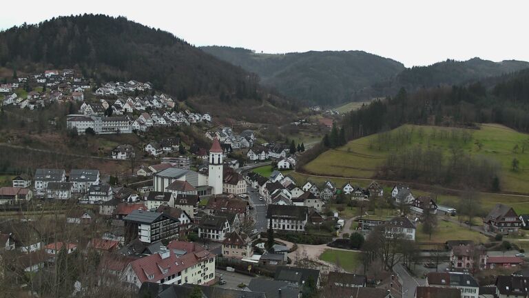 Dieses Bild zeigt eine Webcam-Aufnahme von Ottenhöfen, aufgenommen am Freitag, den 13.02.2026 um 16:50 Uhr