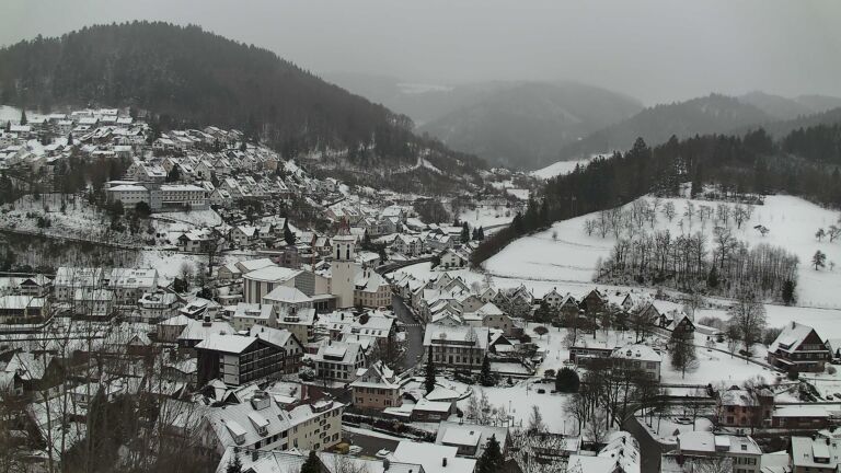 Dieses Bild zeigt eine Webcam-Aufnahme von Ottenhöfen, aufgenommen am Donnerstag, den 08.01.2026 um 11:40 Uhr