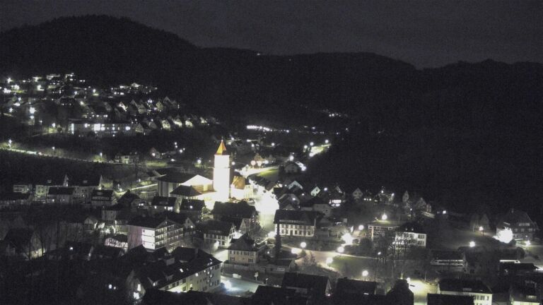 Dieses Bild zeigt eine Webcam-Aufnahme von Ottenhöfen, aufgenommen am Sonntag, den 05.04.2026 um 21:00 Uhr