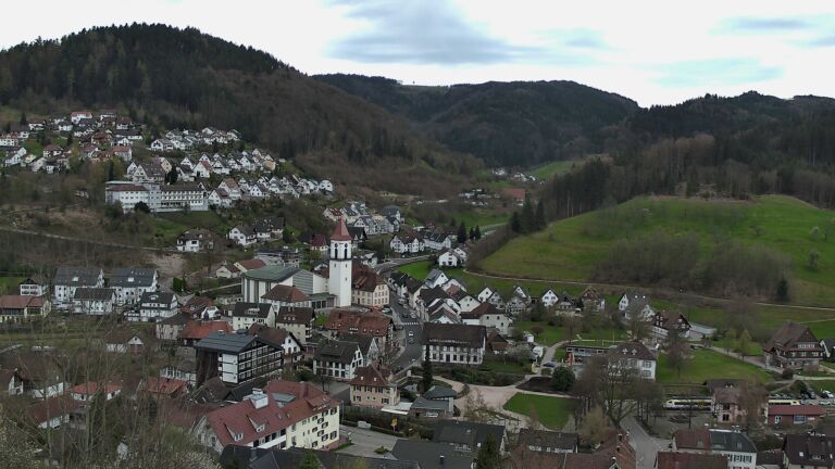 Dieses Bild zeigt eine Webcam-Aufnahme von Ottenhöfen, aufgenommen am Sonntag, den 05.04.2026 um 15:10 Uhr