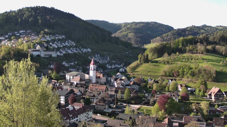 Dieses Bild zeigt eine Webcam-Aufnahme von Ottenhöfen, aufgenommen am Samstag, den 25.04.2026 um 08:00 Uhr