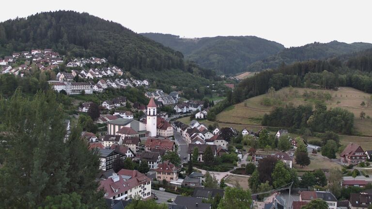 Dieses Bild zeigt eine Webcam-Aufnahme von Ottenhöfen, aufgenommen am Dienstag, den 04.08.2026 um 06:10 Uhr