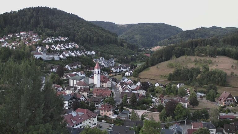 Dieses Bild zeigt eine Webcam-Aufnahme von Ottenhöfen, aufgenommen am Freitag, den 07.08.2026 um 05:50 Uhr