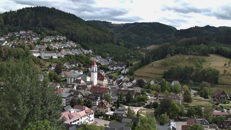 Dieses Bild zeigt eine Webcam-Aufnahme von Ottenhöfen, aufgenommen am Samstag, den 29.08.2026 um 16:00 Uhr