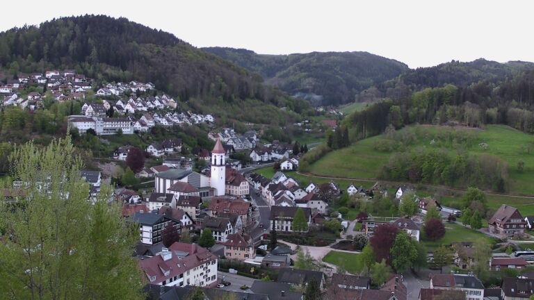 Dieses Bild zeigt eine Webcam-Aufnahme von Ottenhöfen, aufgenommen am Samstag, den 25.04.2026 um 06:30 Uhr