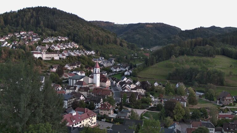 Dieses Bild zeigt eine Webcam-Aufnahme von Ottenhöfen, aufgenommen am Freitag, den 18.09.2026 um 19:20 Uhr