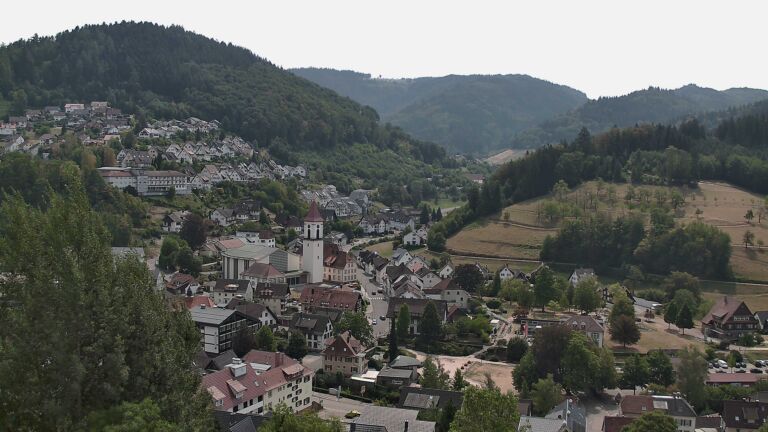 Dieses Bild zeigt eine Webcam-Aufnahme von Ottenhöfen, aufgenommen am Sonntag, den 16.08.2026 um 13:10 Uhr