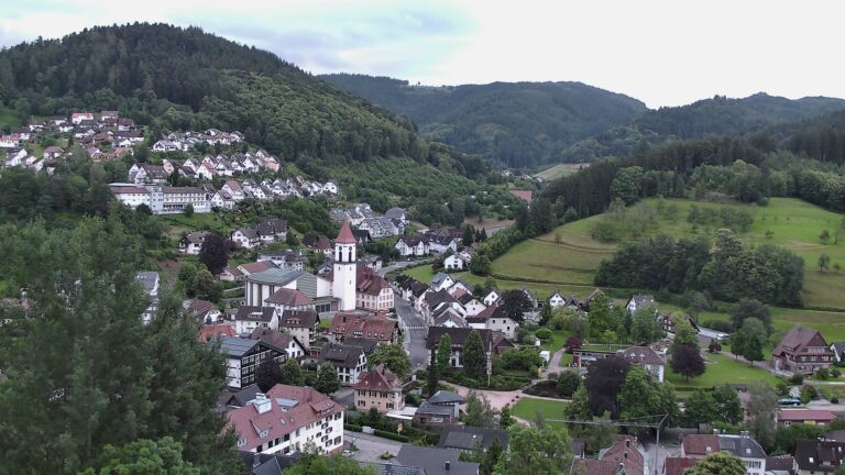Dieses Bild zeigt eine Webcam-Aufnahme von Ottenhöfen, aufgenommen am Samstag, den 13.06.2026 um 05:40 Uhr