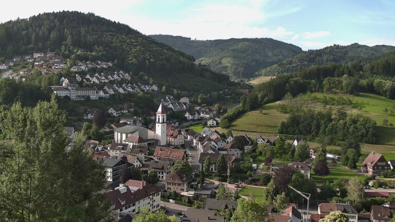 Dieses Bild zeigt eine Webcam-Aufnahme von Ottenhöfen, aufgenommen am Mittwoch, den 17.06.2026 um 08:10 Uhr