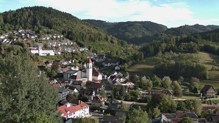 Dieses Bild zeigt eine Webcam-Aufnahme von Ottenhöfen, aufgenommen am Montag, den 07.09.2026 um 18:20 Uhr