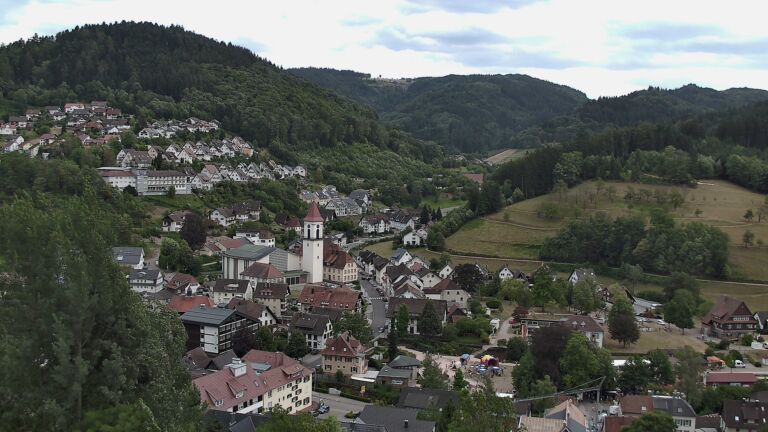 Dieses Bild zeigt eine Webcam-Aufnahme von Ottenhöfen, aufgenommen am Sonntag, den 26.07.2026 um 17:50 Uhr