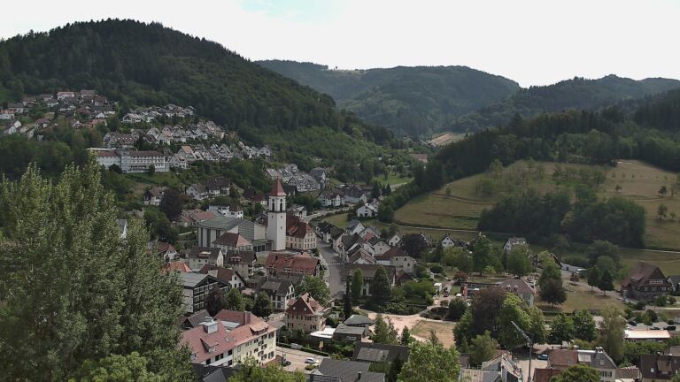 Dieses Bild zeigt eine Webcam-Aufnahme von Ottenhöfen, aufgenommen am Montag, den 03.08.2026 um 14:30 Uhr
