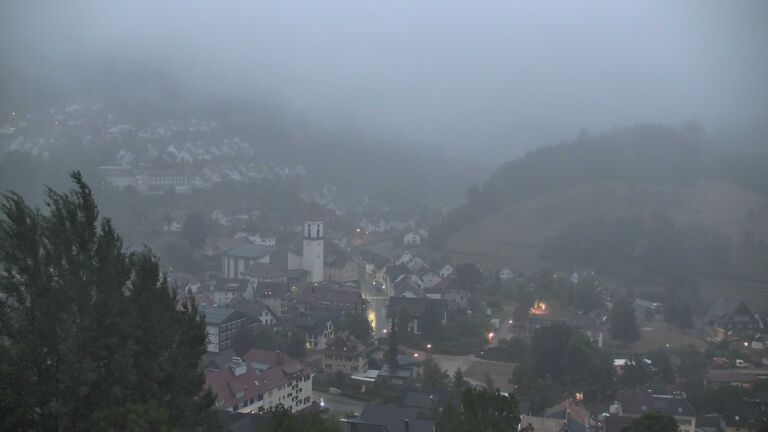 Dieses Bild zeigt eine Webcam-Aufnahme von Ottenhöfen, aufgenommen am Montag, den 27.07.2026 um 05:40 Uhr