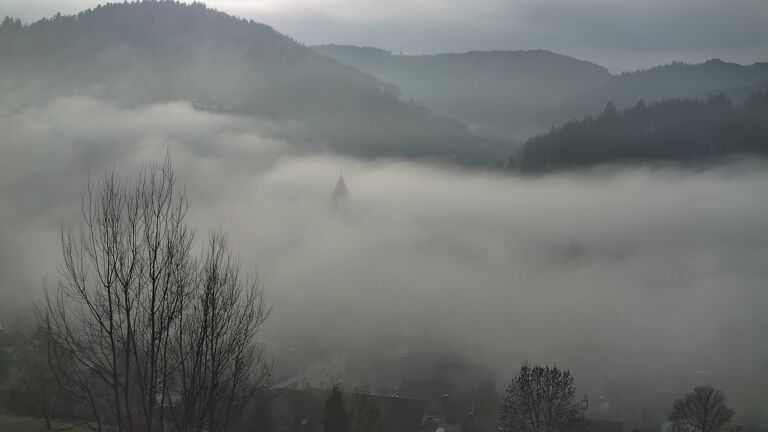 Dieses Bild zeigt eine Webcam-Aufnahme von Ottenhöfen, aufgenommen am Dienstag, den 16.12.2025 um 10:20 Uhr